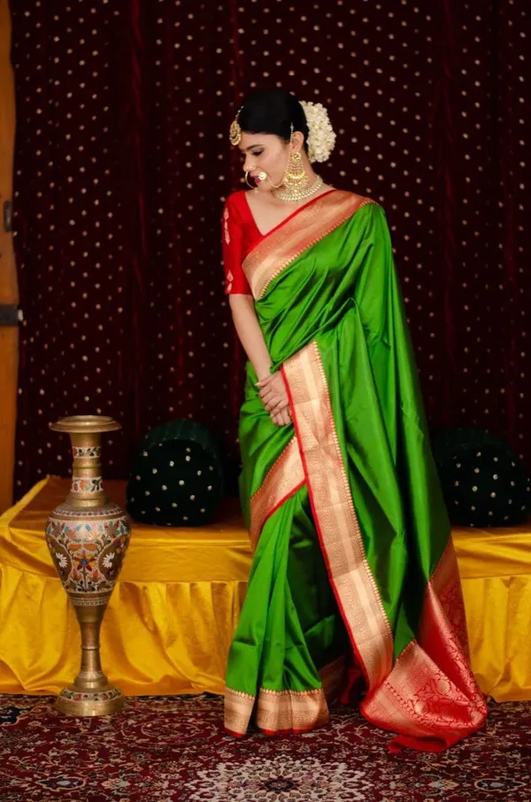 Green_Woven_Banarasi_Jacquard_Saree_(Green)